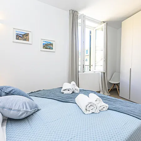 Real Italian Estate - Sunrise Apartment Genoa